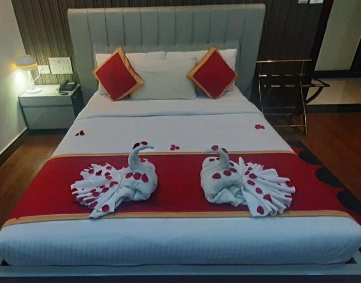 Hotel Blue Pearl Chikmagalur Bagian luar foto